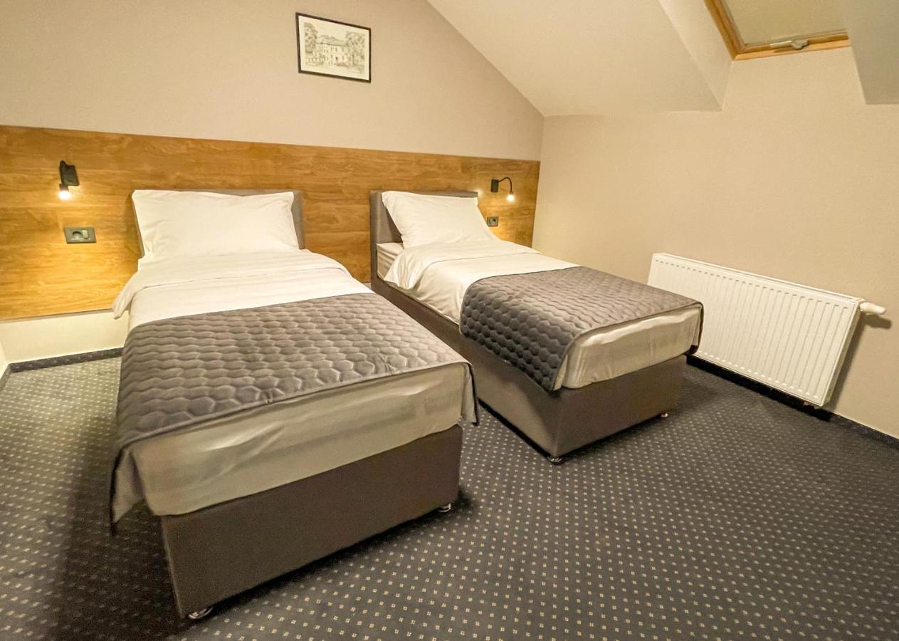 Bed and breakfast Industrial Belisce Extérieur photo