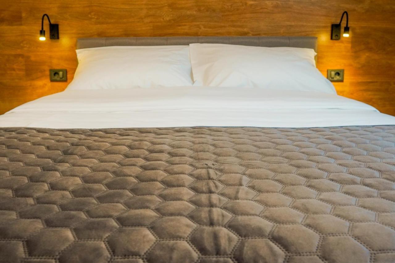 Bed and breakfast Industrial Belisce Extérieur photo